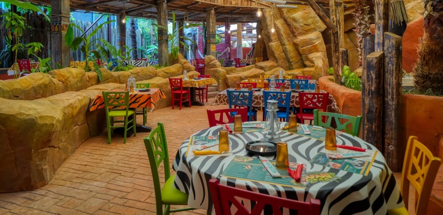 safari restaurant movieland